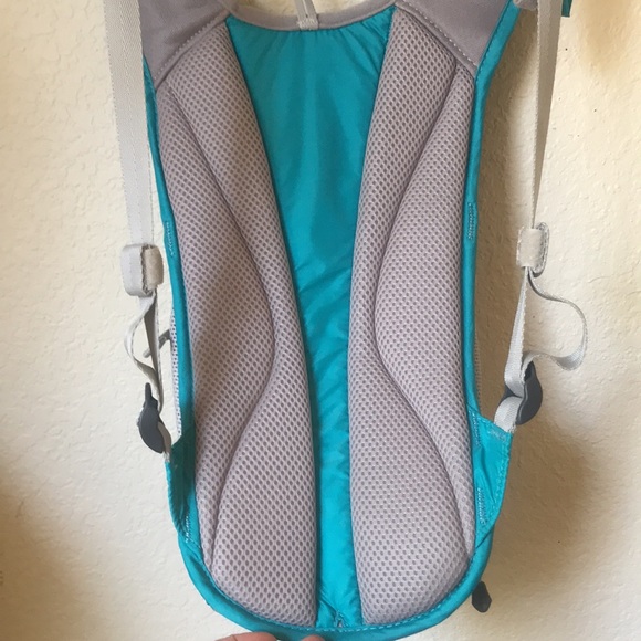 Camelbak 2 liter like NEW! - Picture 9 of 11